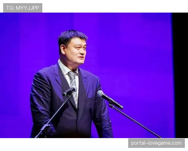 姚明现身上海交通大学讲授体育管理课，强调职业联赛文化建设